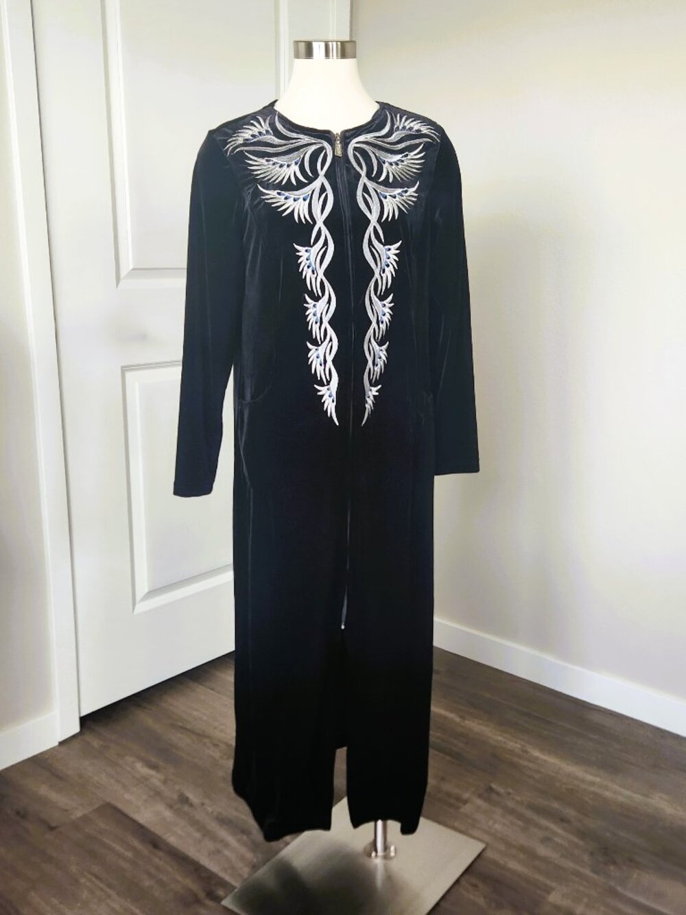 Bob Mackie Wearable Art XS Black Velvet Embroidered Full Zip Duster Robe